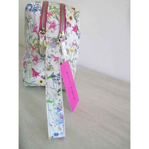 Betsey Johnson CBJ-1084 Women's White/Multi Floral Weekender Cosmetic Case $68 - Picture 6 of 12